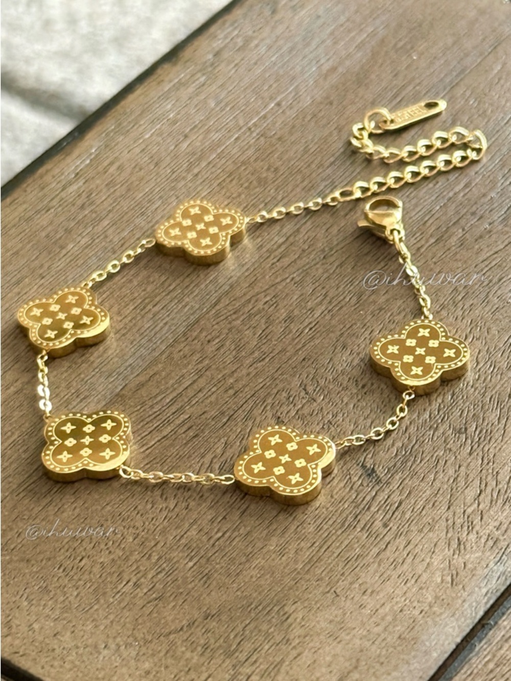 Four Leaf Clover Bracelet 18K Gold Plated Stainless Steel Bracelet - Picture 4 of 5